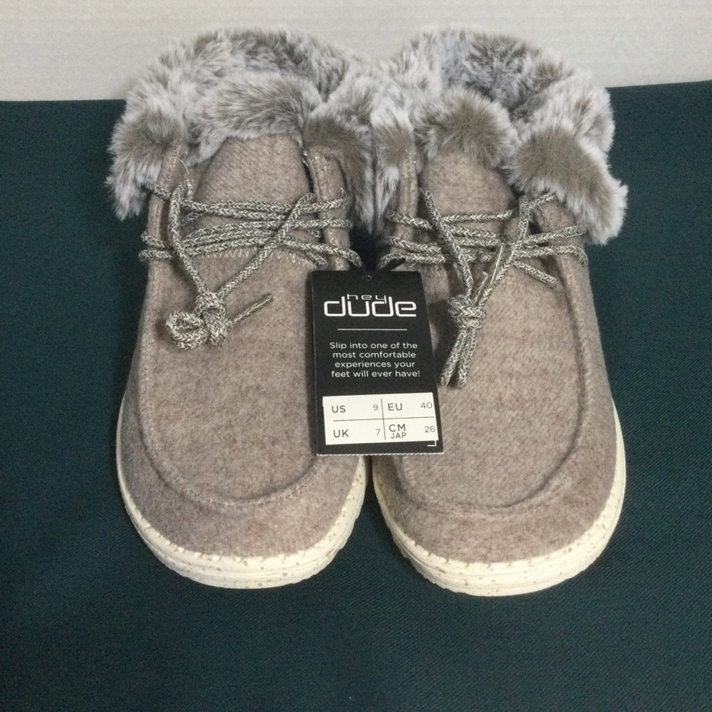 NIB HEY DUDE BRITT FOLD SHOES W/FAUX FUR LINING & COLLAR  COLOR: CHOCOLATE US 9